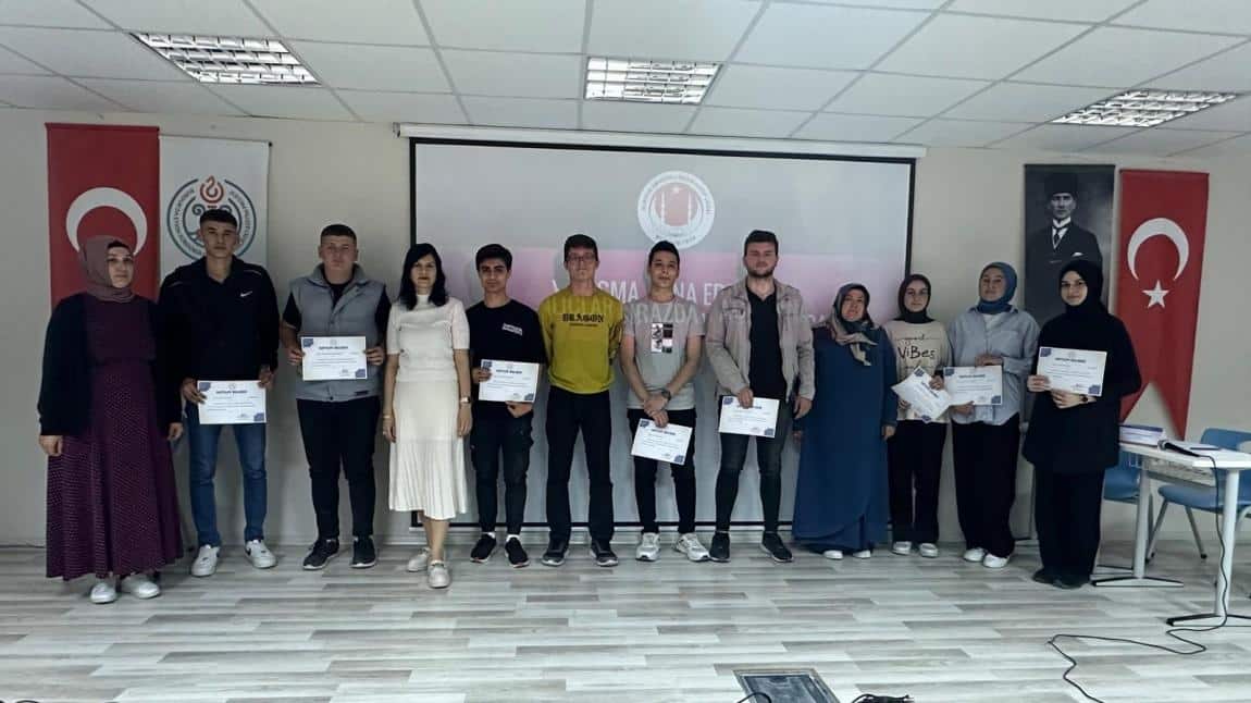 12. Sınıflar Arasında Türk Dili ve Edebiyatı Dersi Bilgi Yarışması Yapıldı
